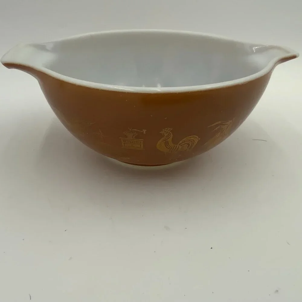 PYREX Early American Cinderella Mixing Bowl, #442, 1-1/2 QT, Brown & Gold
